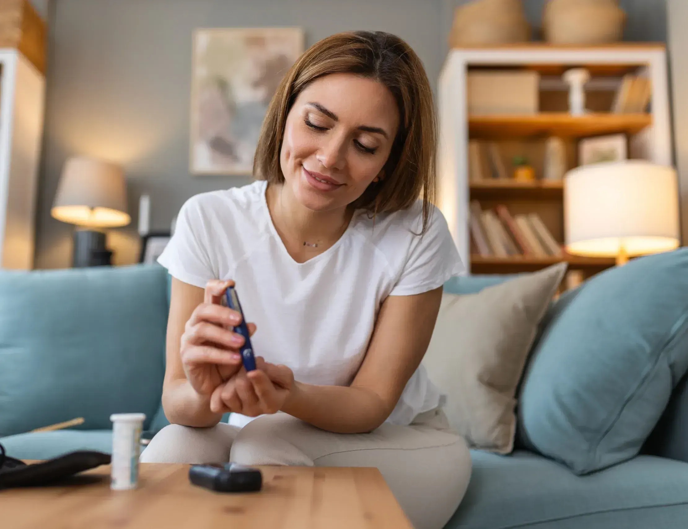 Illustration connecting excess abdominal fat and insulin resistance to elevated blood sugar in type 2 diabetes