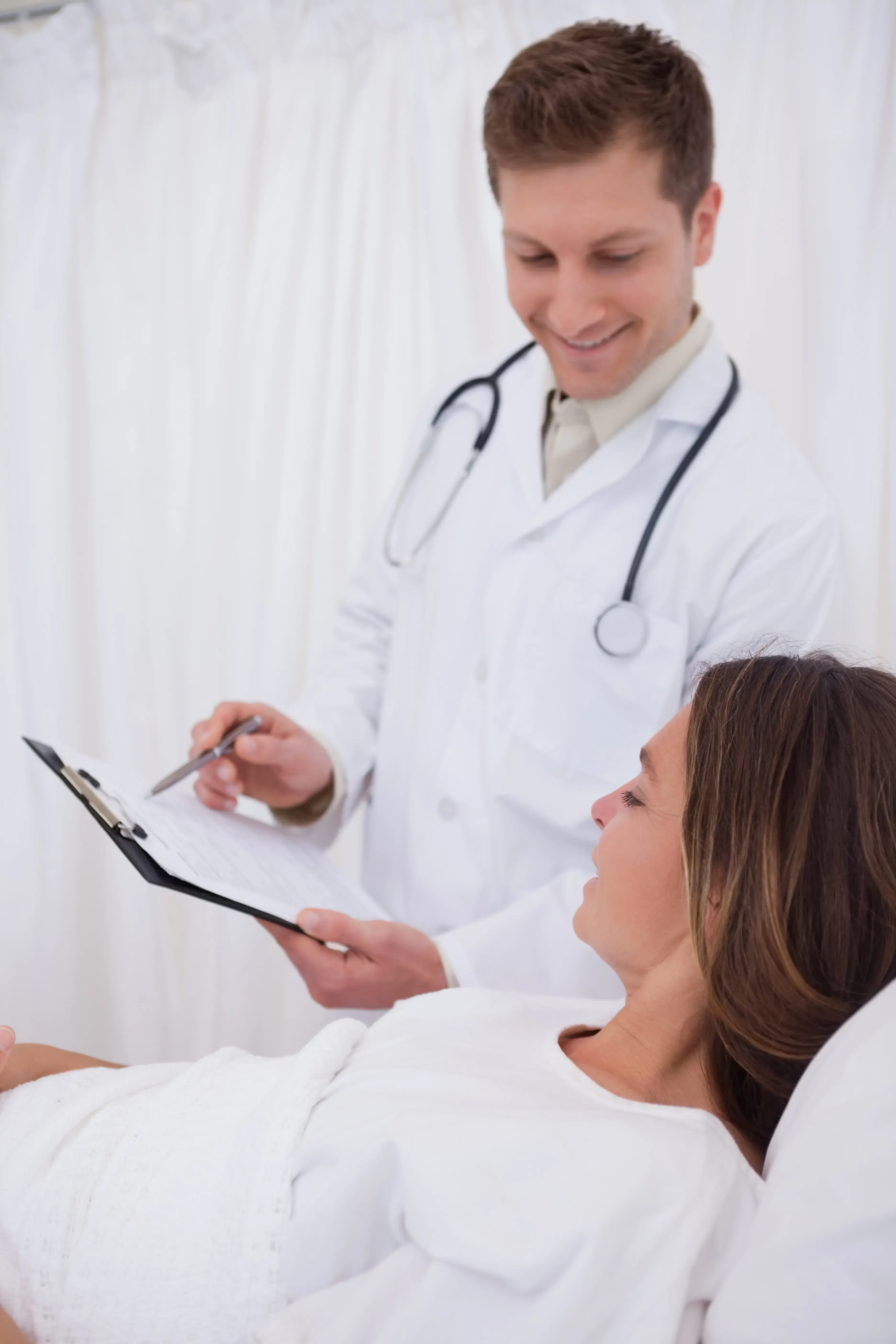 Two-column comparison of insurance coverage versus self-pay bariatric surgery financing options at Bodiatrics in Suwanee, GA