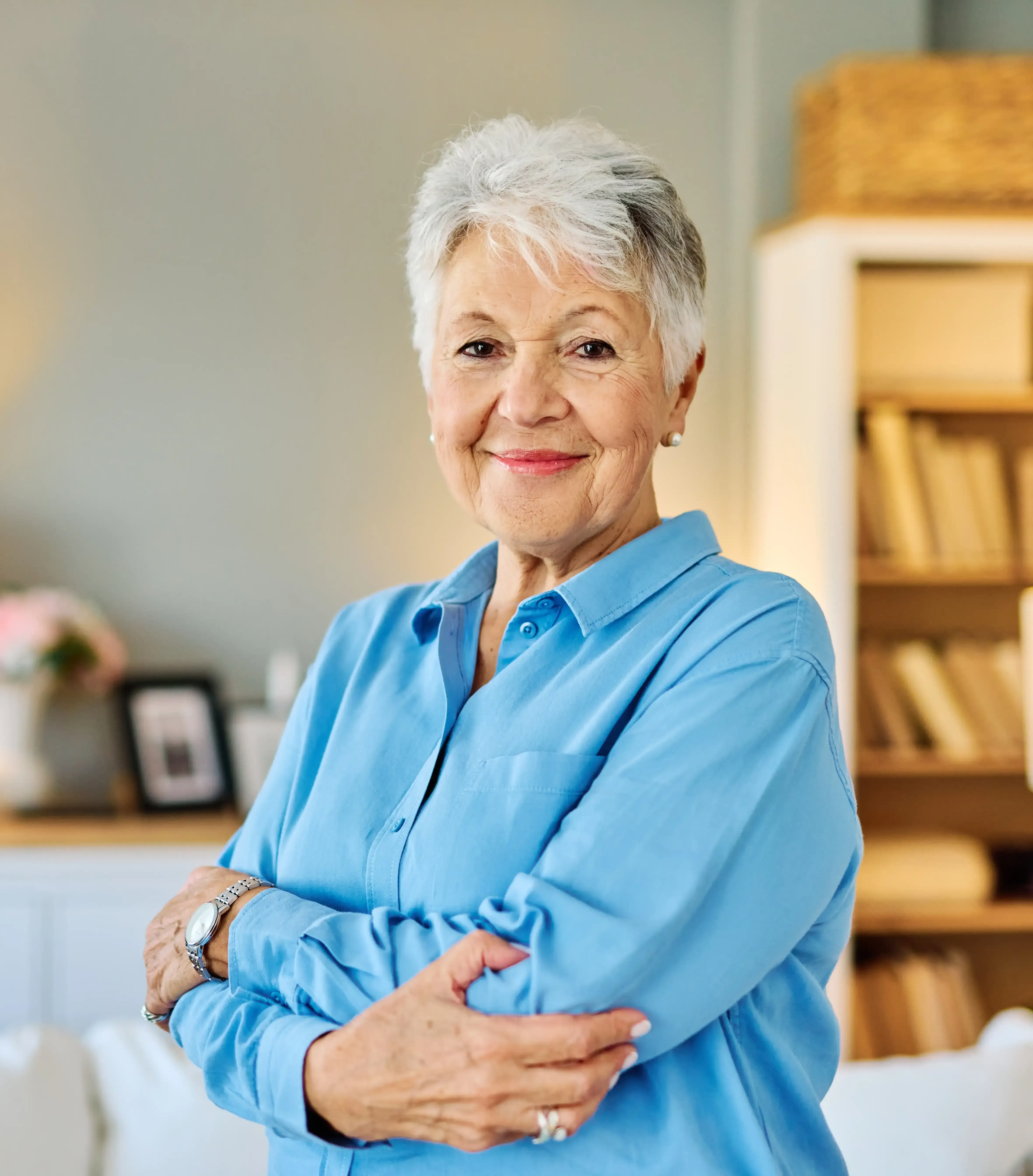 Mature adult noticing reduced grip strength, a common early sign of age-related muscle loss